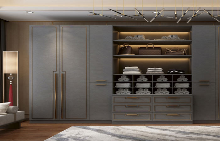 Aluminum alloy decorative strip for cabinet door
